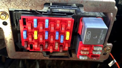 2008 ford crown fuse box